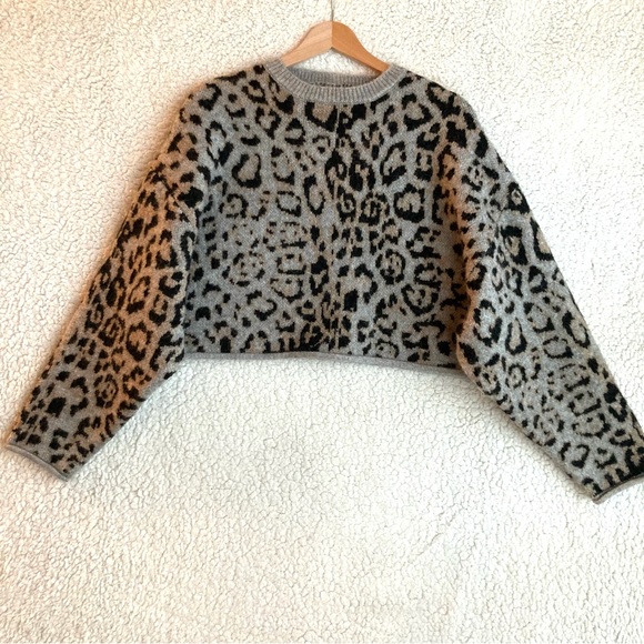 Zara Women's gray leopard print cropped sweater, Sz S - Picture 6 of 17